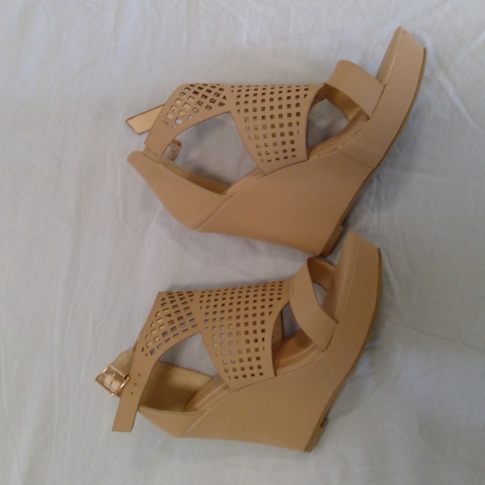 Anna Tan Wedges